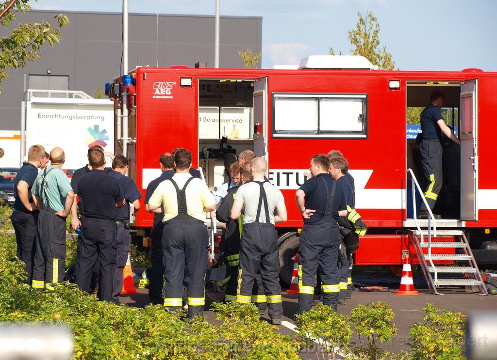 Feuer Koeln Ossendorf Butzweiler Hof neben IKEA P431.JPG